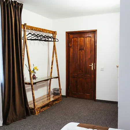 Casa Rosu Hotel *